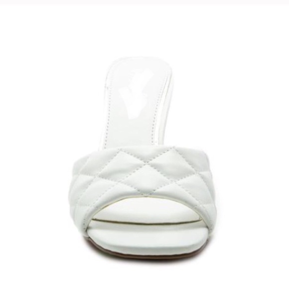 !! RESTOCKED !! Square Toe Quilted Mules in White - Picture 2 of 6